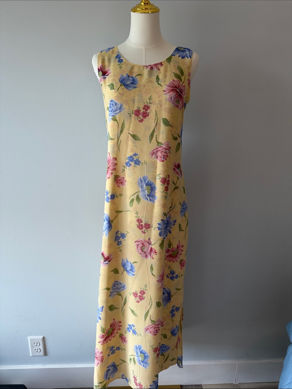 Beautiful 90’s Butter-Mom inspired Yellow Floral Maxi Dress